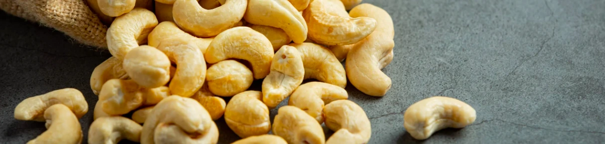 2. Healthy Dry Fruits Names: Cashews (Kaju)